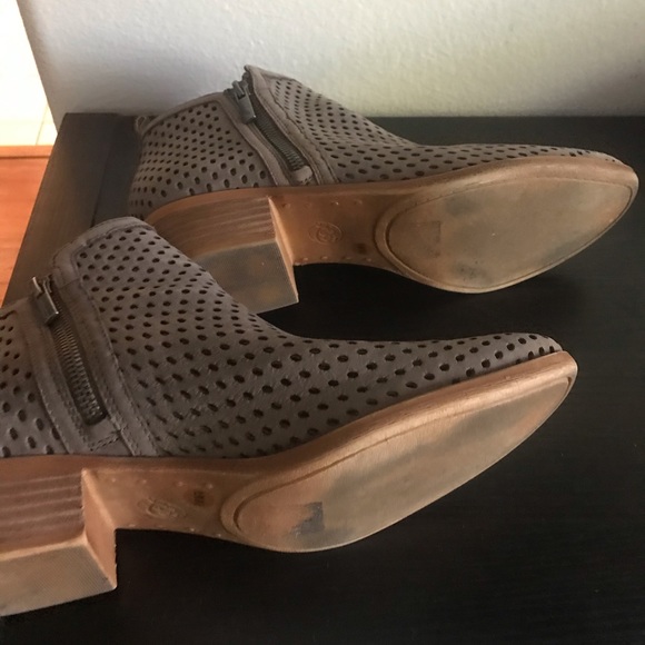 COPY - Boots - Picture 3 of 3